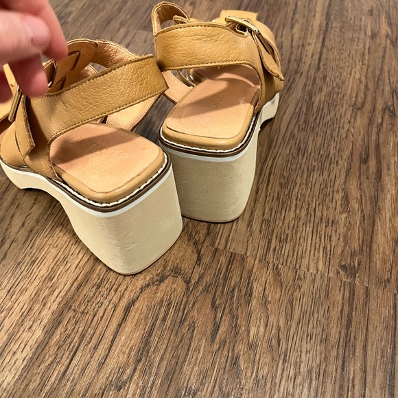 Anthropologie woven leather heels - Picture 3 of 9